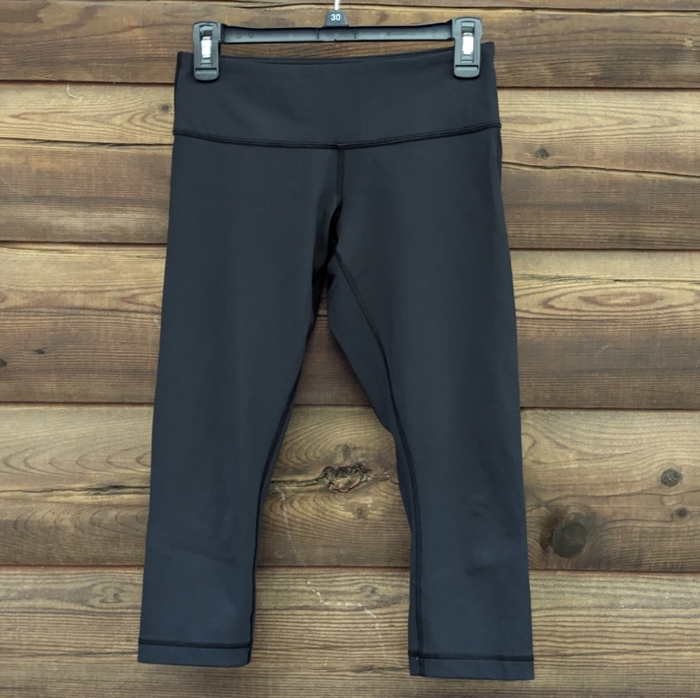 Lululemon Woman's Yoga Align Crop Leggings 20" Inseam, size 6 Black - Picture 5 of 10